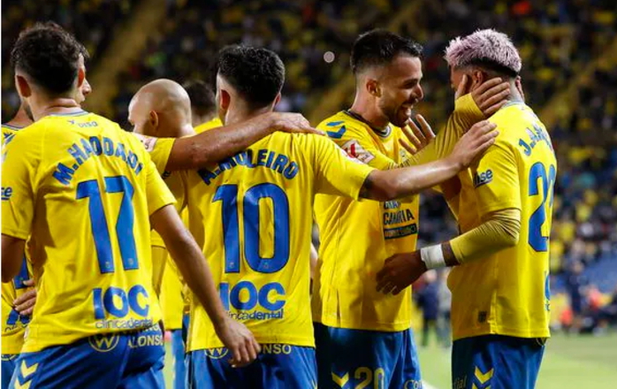 Noticia: ¿Tiene Julián Araujo cláusula del miedo contra el Barça? Imagen de la noticia: ¿Tiene Julián Araujo cláusula del miedo contra el Barça?