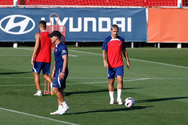 Noticia: Simeone ensaya para Champions con Griezmann pero sin Barrios Imagen de la noticia: Simeone ensaya para Champions con Griezmann pero sin Barrios