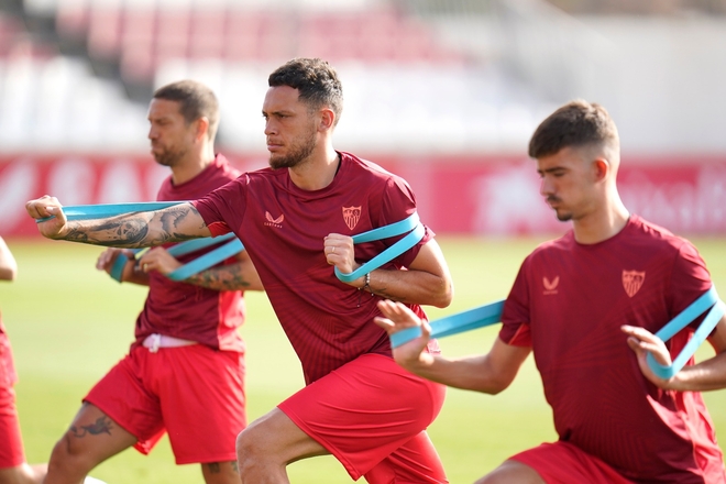 Regresos y Ausencias en Entrenamiento del Sevilla