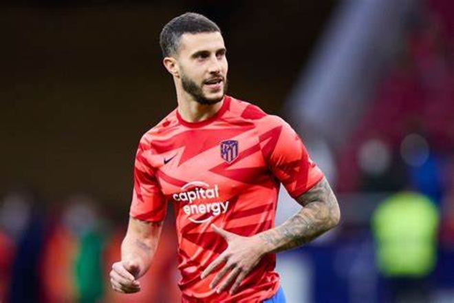 Noticia: Mario Hermoso pasa de disponible a duda al dejar el campo en Mallorca en el entretiempo. Imagen de la noticia: Mario Hermoso pasa de disponible a duda al dejar el campo en Mallorca en el entretiempo.