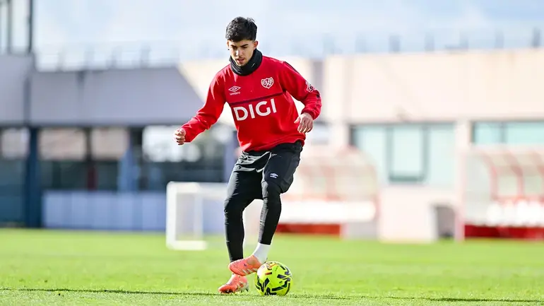 Última hora sobre el estado de Ilias Akhomach y Fran Pérez en el Rayo Vallecano