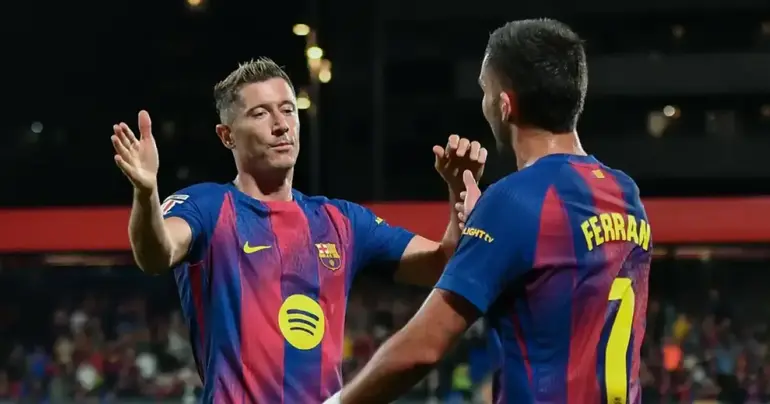 Ferran Torres irrumpe con fuerza en el debate del 9 y deja atrás a Lewandowski