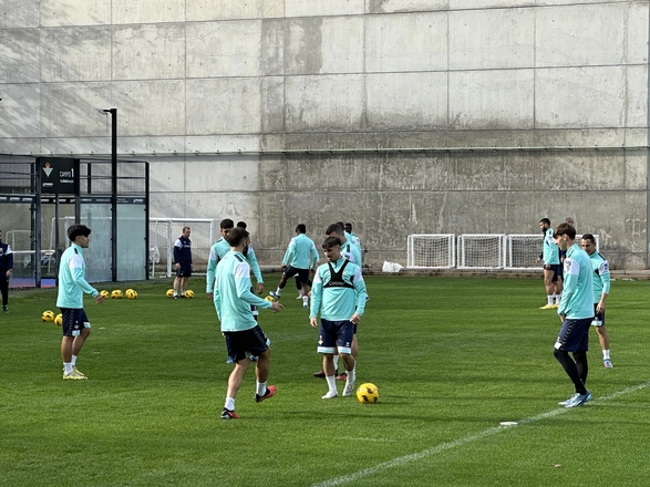 Noticia: Pezzella acumula el segundo entrenamiento con el grupo Imagen de la noticia: Pezzella acumula el segundo entrenamiento con el grupo