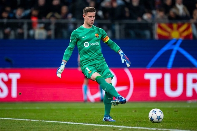 Portada de Ter Stegen sigue sin entrenar y es duda contra el Oporto: Sergi Roberto, de vuelta