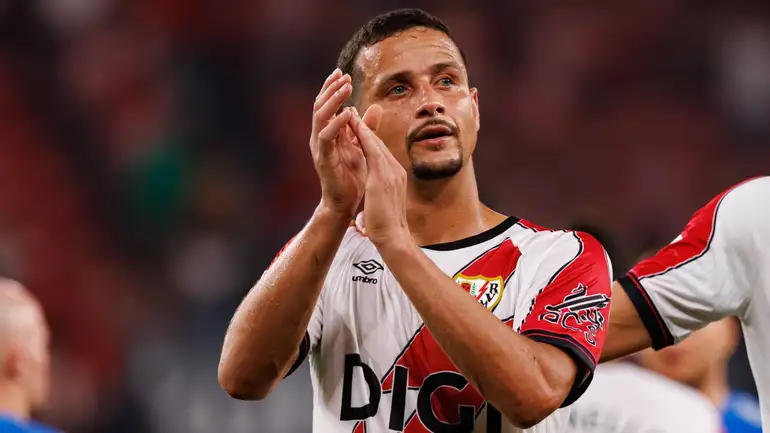 Luiz Felipe vuelve a caer lesionado ante el AEK Atenas