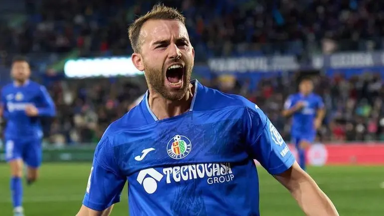 Borja Mayoral se ejercita con el grupo en la sesión de este miércoles