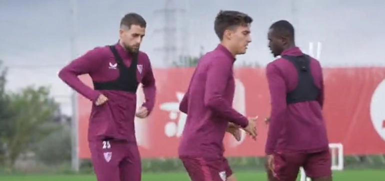 Noticia: Entrenamiento del Sevilla con varias ausencias preocupantes Imagen de la noticia: Entrenamiento del Sevilla con varias ausencias preocupantes