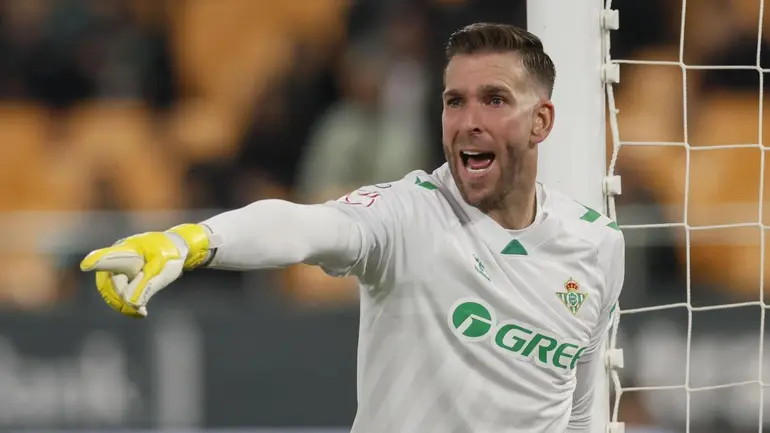 Adrián San Miguel no seguirá en el Betis y apunta a titular ante el Levante