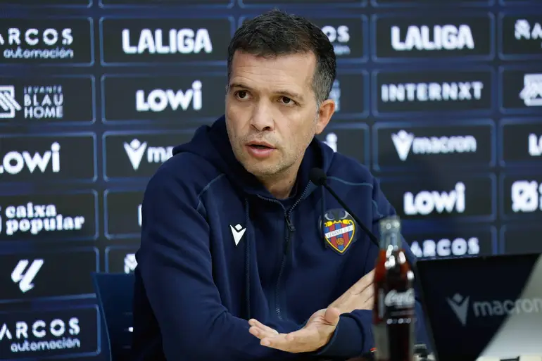 Luís Castro sobre Carlos Espí, Pablo Martínez, Oriol Rey y el Real Oviedo