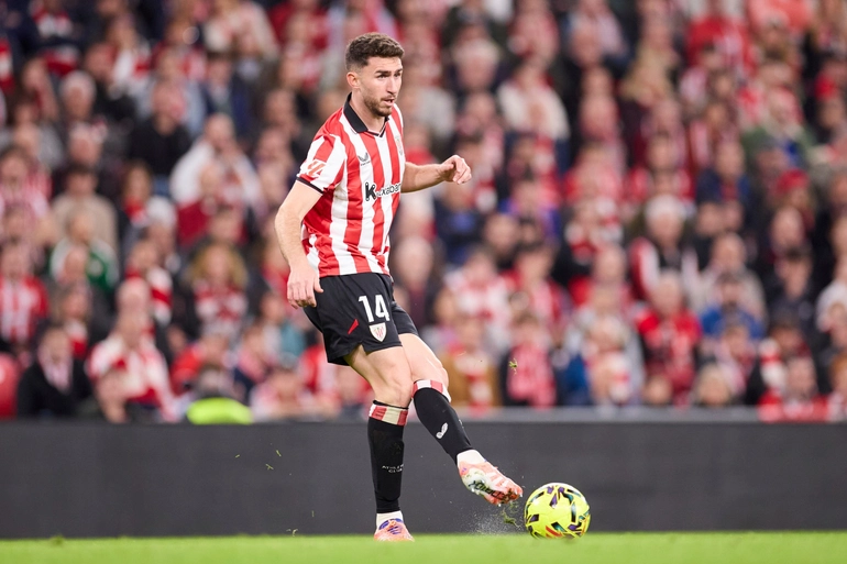 Laporte terminó el encuentro ante el Real Betis con molestias musculares