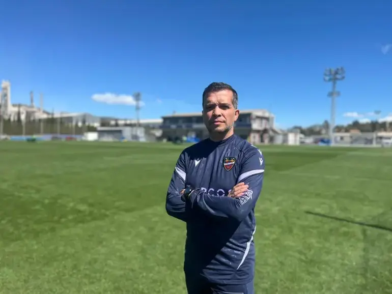 Luís Castro sobre Carlos Álvarez, Pablo Martínez, Tundé, Carlos Espí, Cortés y Etta Eyong