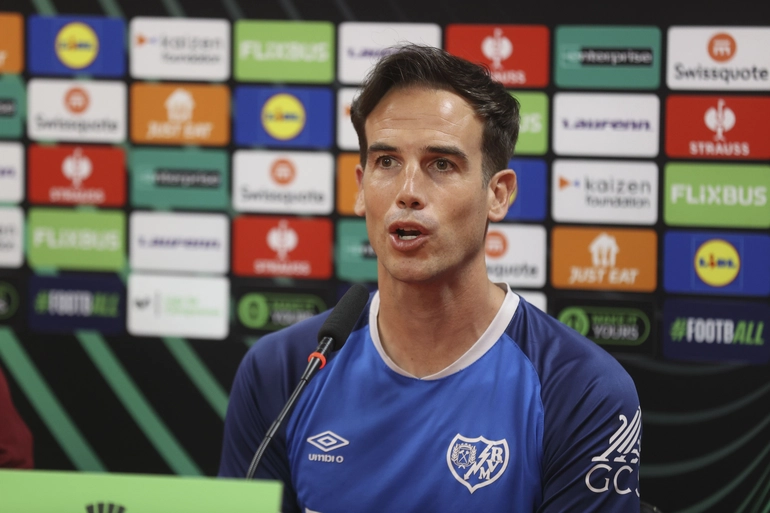 Íñigo Pérez sobre Akhomach y el partido ante el AEK Atenas
