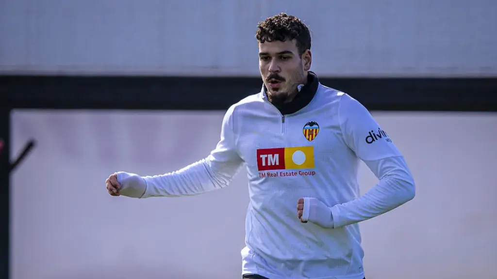 Portada de Entrenamiento extraño y particular del Valencia a la espera de Sadiq