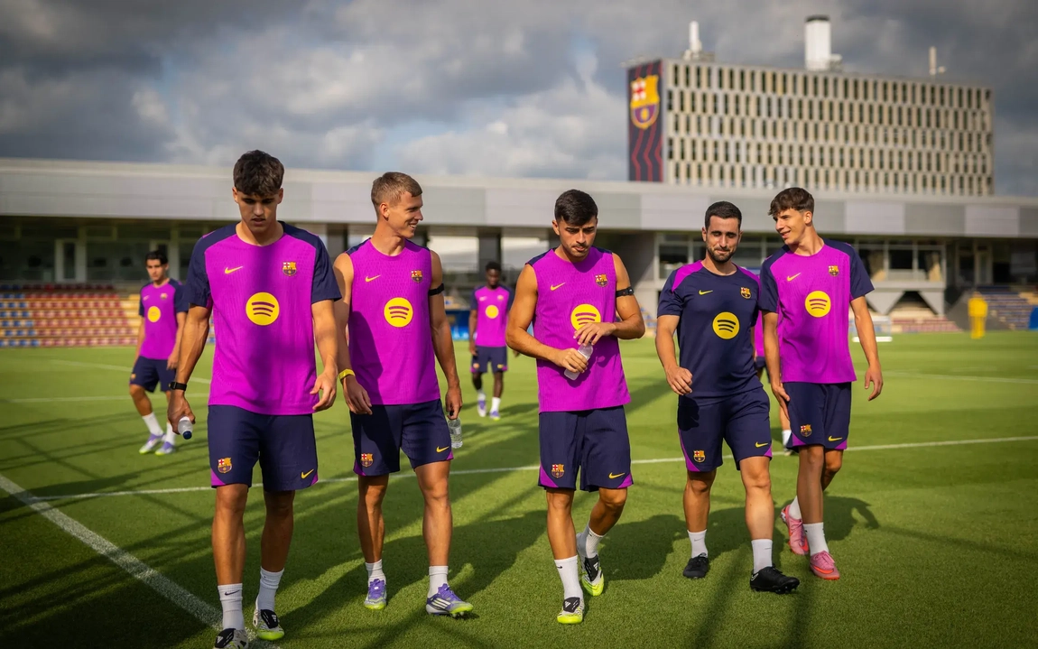 Portada de El Barça cierra su primera semana de trabajo con la llegada de Rashford en el horizonte
