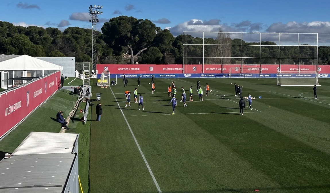 Portada de El Atlético entrena, sin novedades, con el foco en la Supercopa