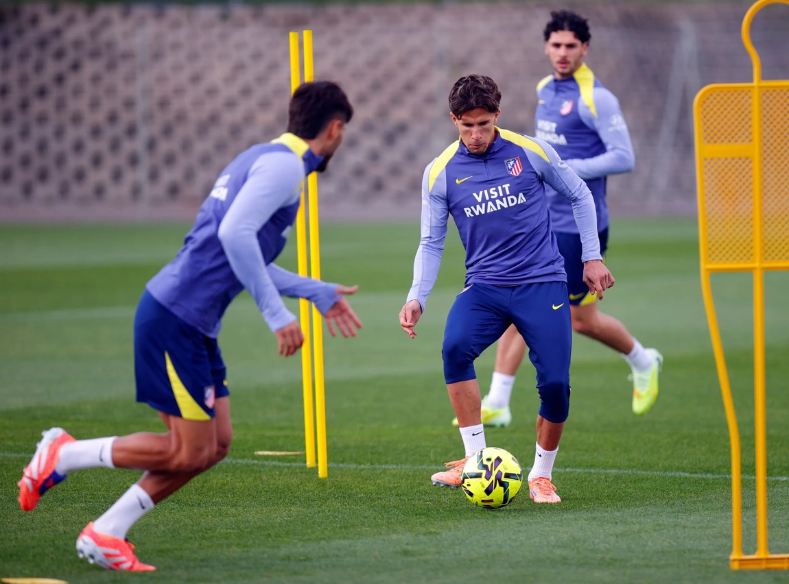 Portada de Entrenamiento del Atlético con ensayo titular, y Sorloth aparte