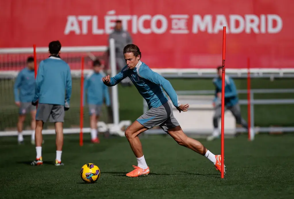 Noticia: El Atlético, pistas en la sesión de trabajo, permuta evidente en defensa Imagen de la noticia: El Atlético, pistas en la sesión de trabajo, permuta evidente en defensa