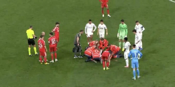 Raúl Asencio sale con fuerte golpe en el Real Madrid - Benfica