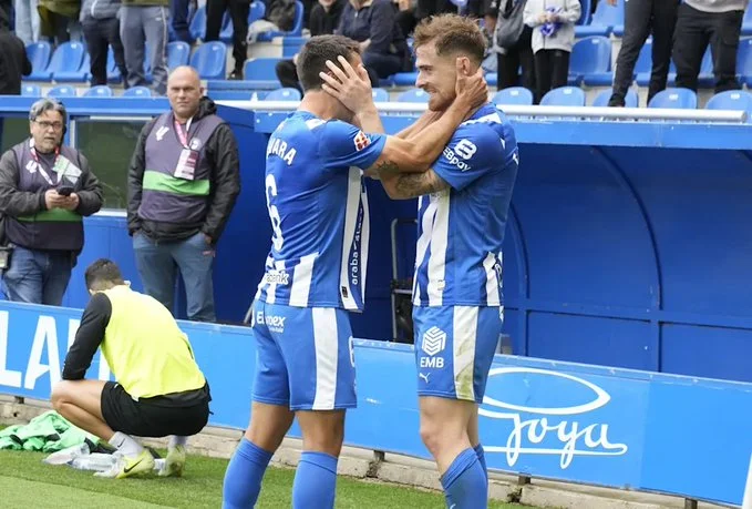 Portada de Triunfo sólido del Alavés con goles de Carlos, Toni y Boyé - Jornada 8 La Liga
