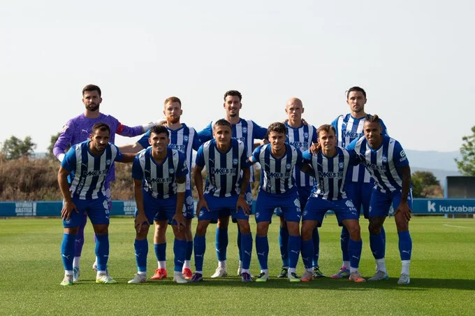 Portada de El Alavés pierde contra el Huesca, sin pólvora