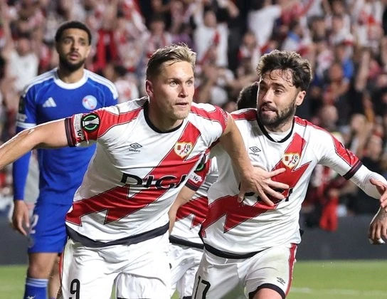 Alemao marca el gol del triunfo del Rayo Vallecano en la ida de semifinales de Conference League