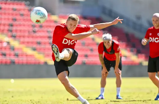 Portada de Alemao pone susto en el Rayo, abandona el entrenamiento