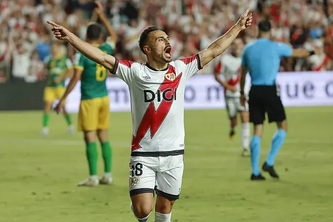 Portada de El Rayo golea con doblete de Alvaro - Boleto a la liguilla de Conference League