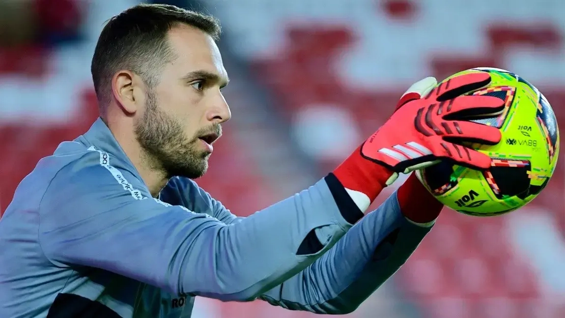 Portada de Pau López, libre del Toluca, y de regreso a La Liga EASPORTS