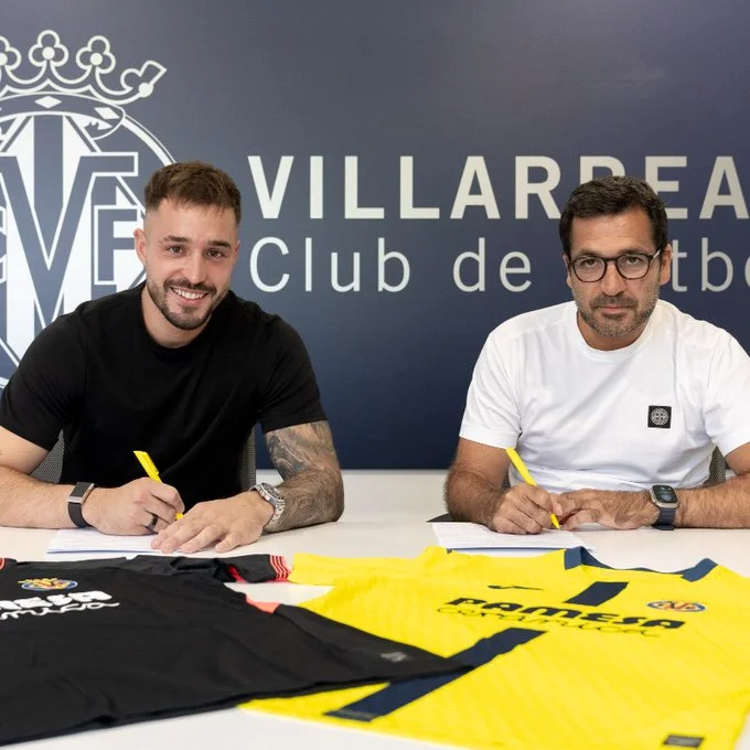 Portada de Oficial: Arnau Tenas listo para ir al campo con el Villarreal