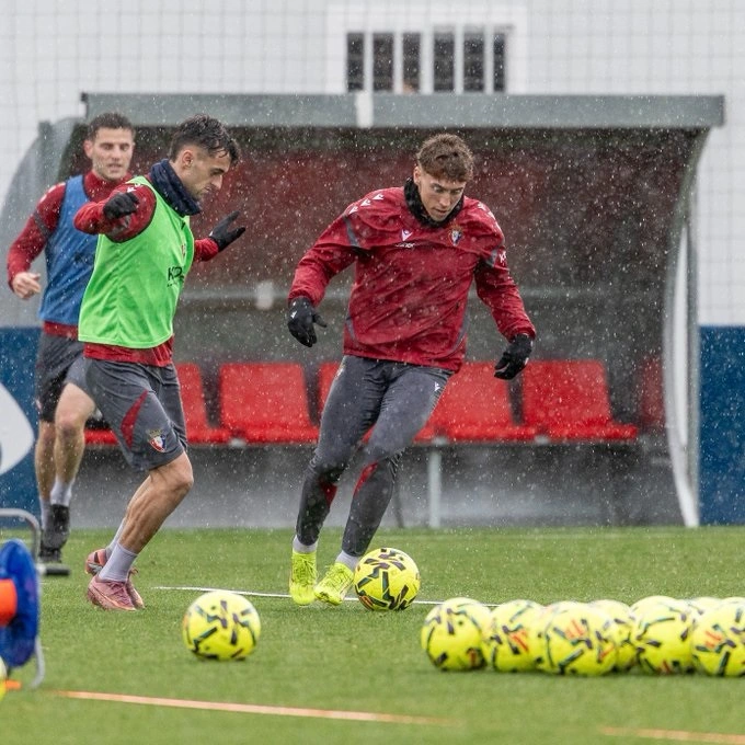 Portada de Entrenamiento de Osasuna, sigue una duda en el ataque de cara al Mallorca
