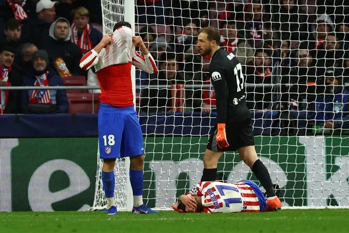 Goles de Julián y Lookman, pero el Atlético empata - ida del play-off Champions League