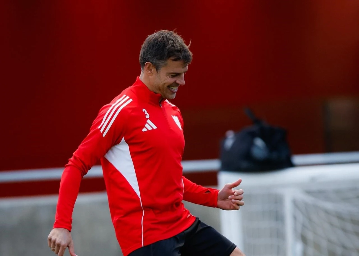 El Sevilla arranca para el 2026 con Azpilicueta y Nianzou en el grupo