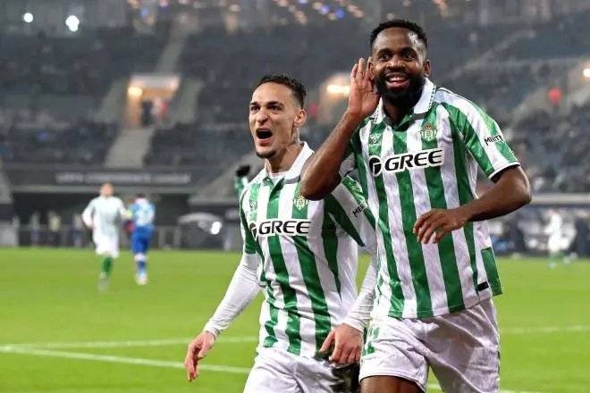 Noticia: Siete cambios en la alineación del Betis vs Jagiellonia - cuartos de Conference Imagen de la noticia: Siete cambios en la alineación del Betis vs Jagiellonia - cuartos de Conference