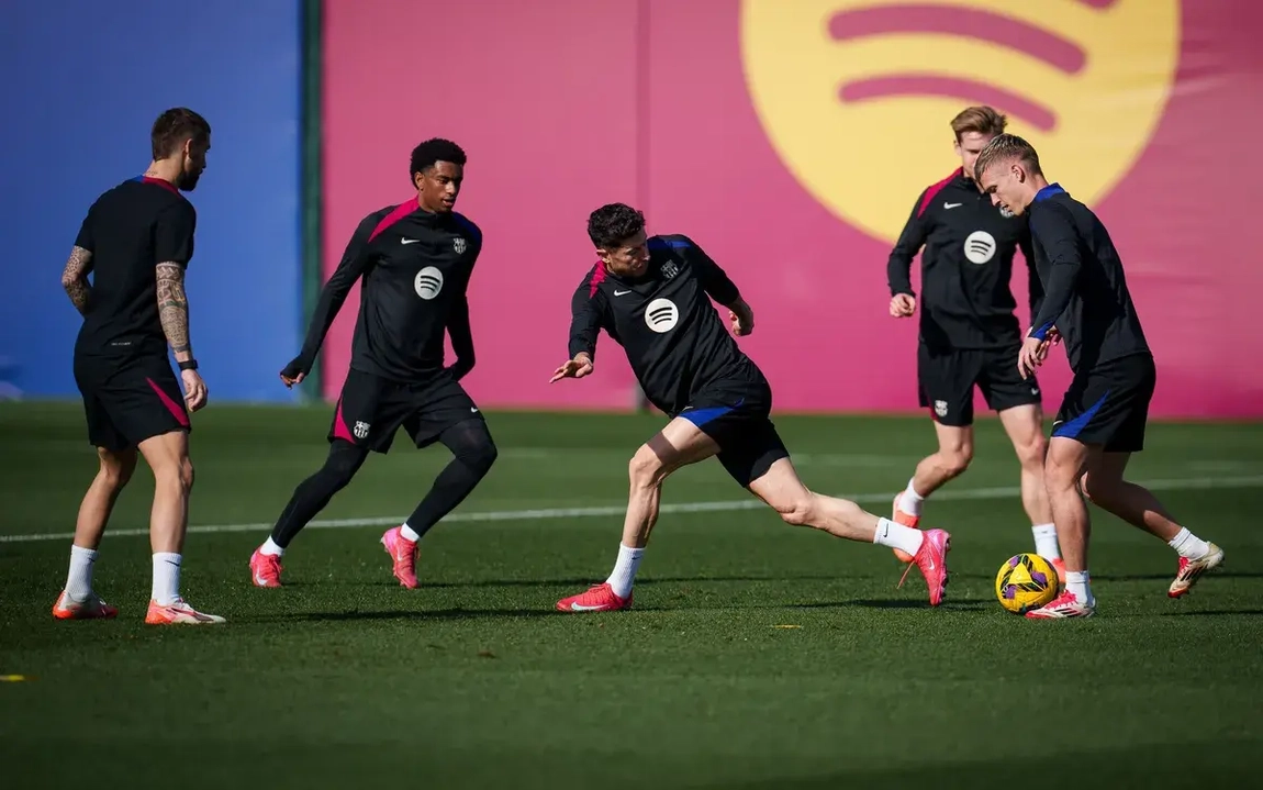Portada de Entrenamiento del Barca deja duda entre Fermín y Raphinha