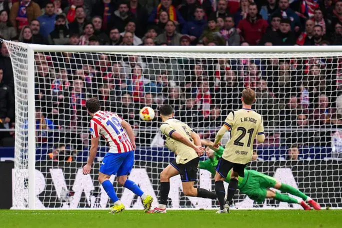 Portada de Derrumbe del Barcelona en el Metropolitano, adiós a la Copa del Rey