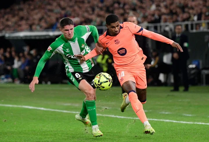 Portada de El Betis batalla pero cae frente al líder de La Liga - Jornada 15 Fantasy