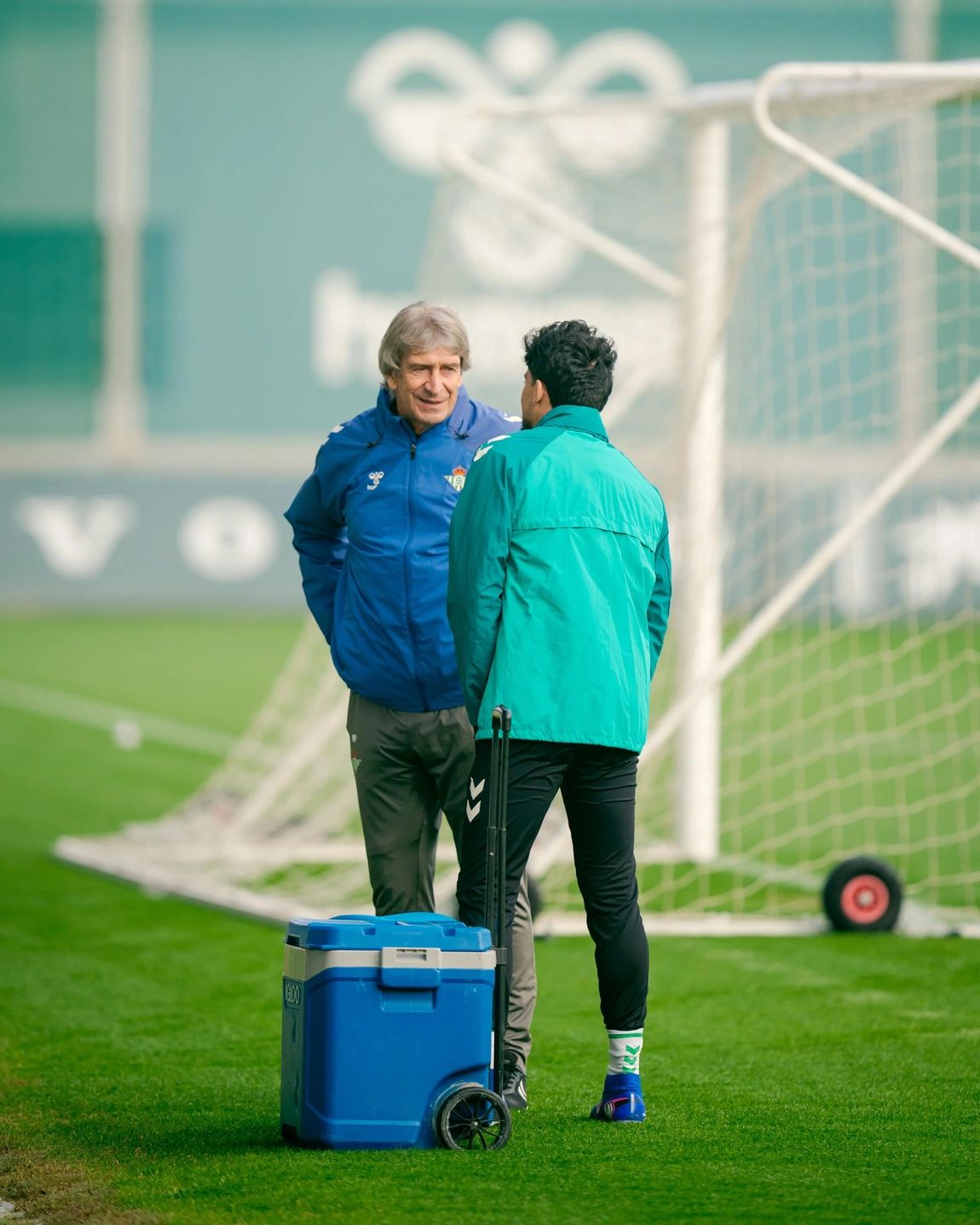 Dos regresos y una duda de alto nivel en la vuelta al entrenamiento del Betis