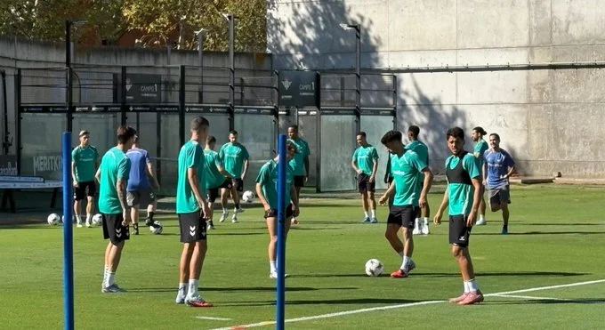 Portada de Bajas del Betis para encarar el debut en Europa League
