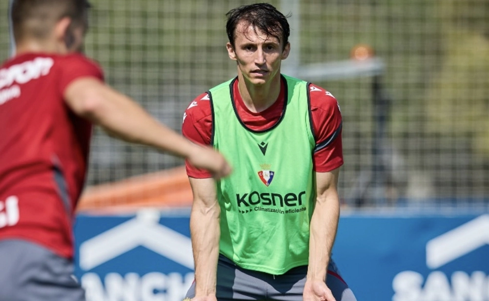 Portada de El Osasuna listo para ensayar, con Budimir a tope, y Areso de salida