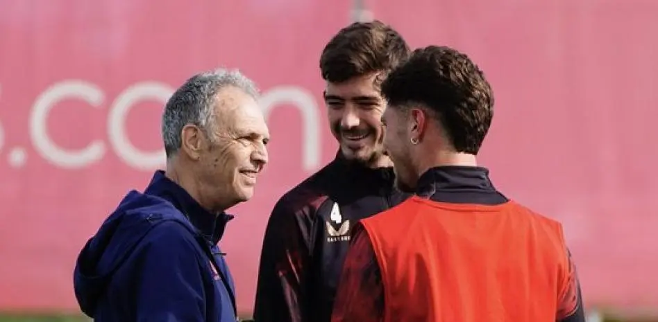 Portada de Entrenamiento del Sevilla con Lokonga de vuelta
