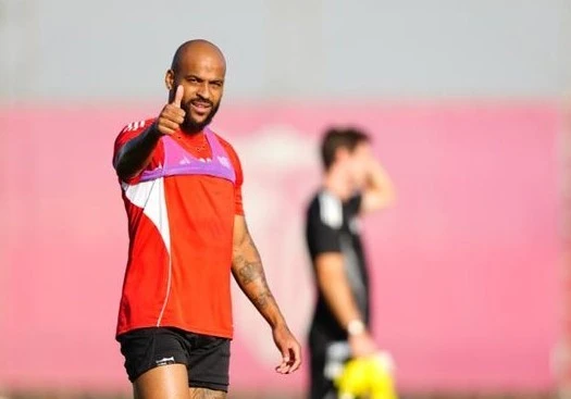 Portada de Entrenamiento del Sevilla, fuerza en defensa y a la espera de Alfon y Januzaj