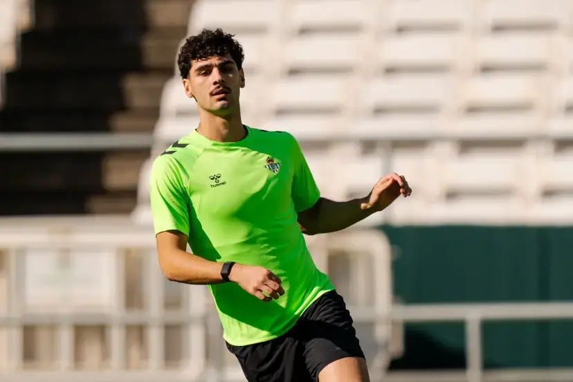 Portada de Regresos de nivel en el entreno del Betis para Conference