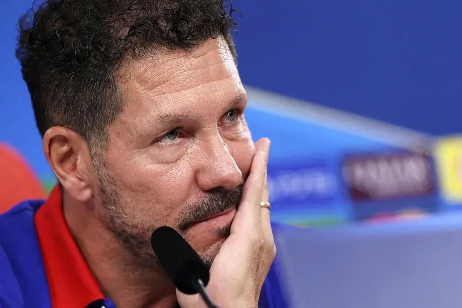 Portada de Simeone habla del tiro de Julián, los errores ante el Arsenal, no hay lesiones vs Betis