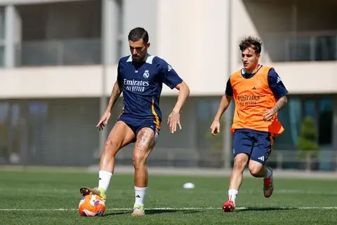 Imagen de la noticia: Entrenamiento del Real Madrid tras la debacle en Champions, hay un regreso