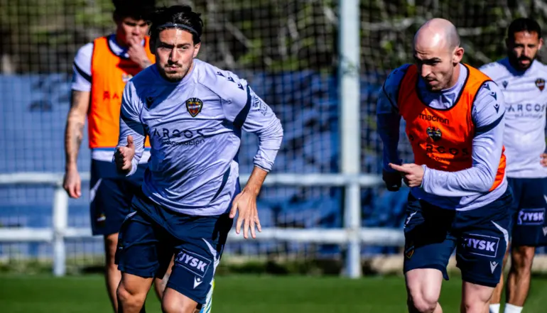 Última sesión del Levante con Carlos Álvarez y todos los internacionales integrados