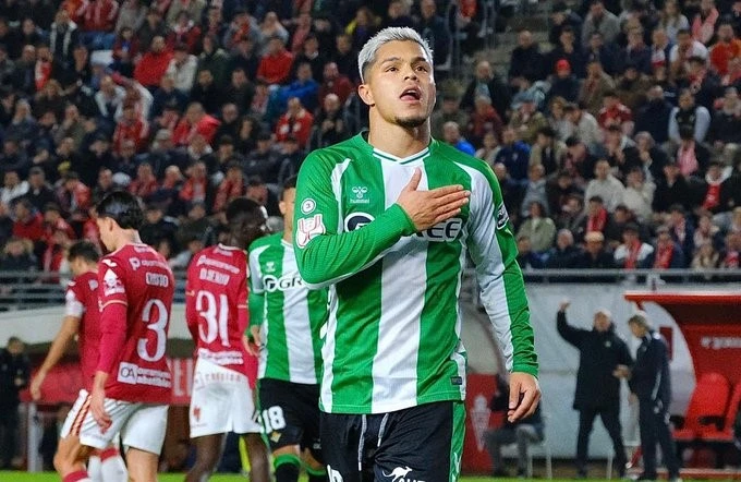 El Betis gana al Murcia y avanza a octavos de final en la Copa del Rey