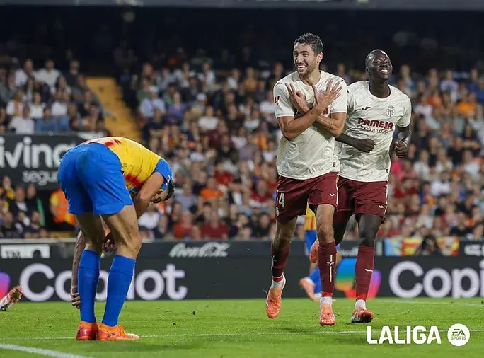El Villarreal gana el derbi al Valencia con goles de Gerard y Comesaña - La Liga