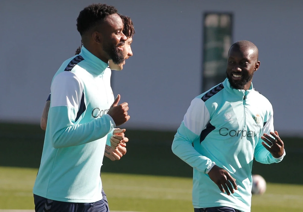 Bakambu y Mendy se reincorporan a los entrenamientos del Betis con miras a su pronta recuperación