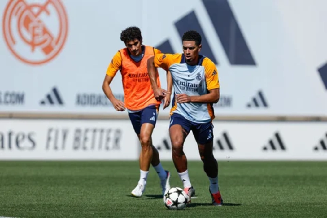 Entrenamiento del Madrid para Champions, Bellingham se suma
