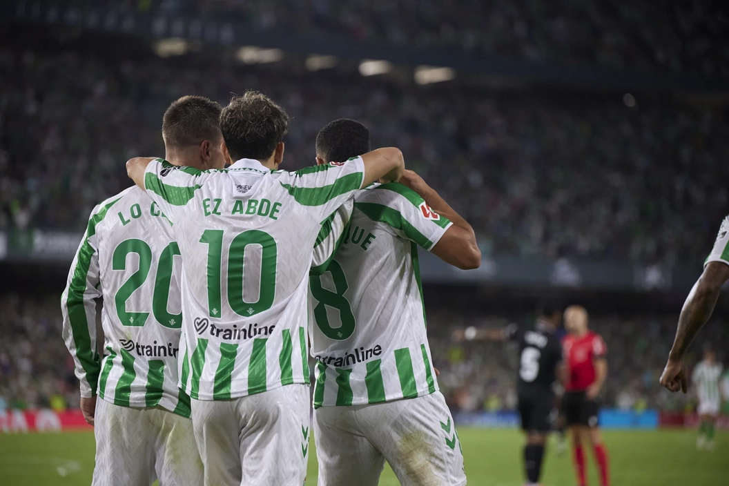 El Betis entrena con ocho ausencias